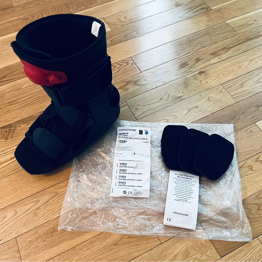 Orthopedic walking boot